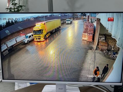 Fabrika dış sahası güvenlik kamerası kayıt inceleme ekranı