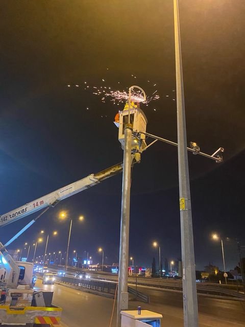 Gece platformlu araçla gerçekleştirilen direk üstü güvenlik kamerası çalışması